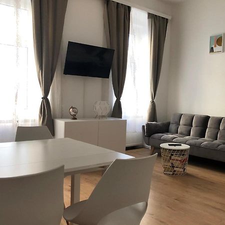 Central Apartment Near Subway Station 2 Wenen Buitenkant foto